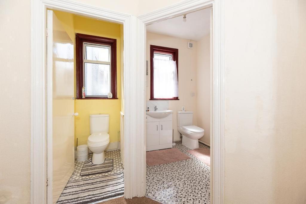 דירות לונדון Barking Road Comfy House מראה חיצוני תמונה