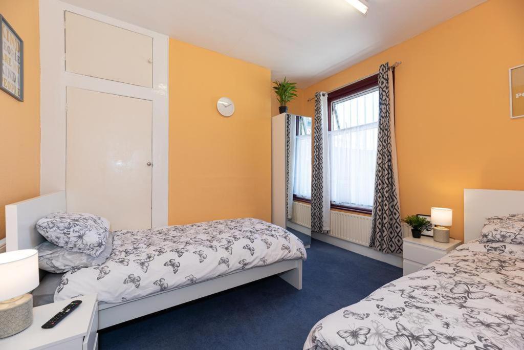 דירות לונדון Barking Road Comfy House מראה חיצוני תמונה