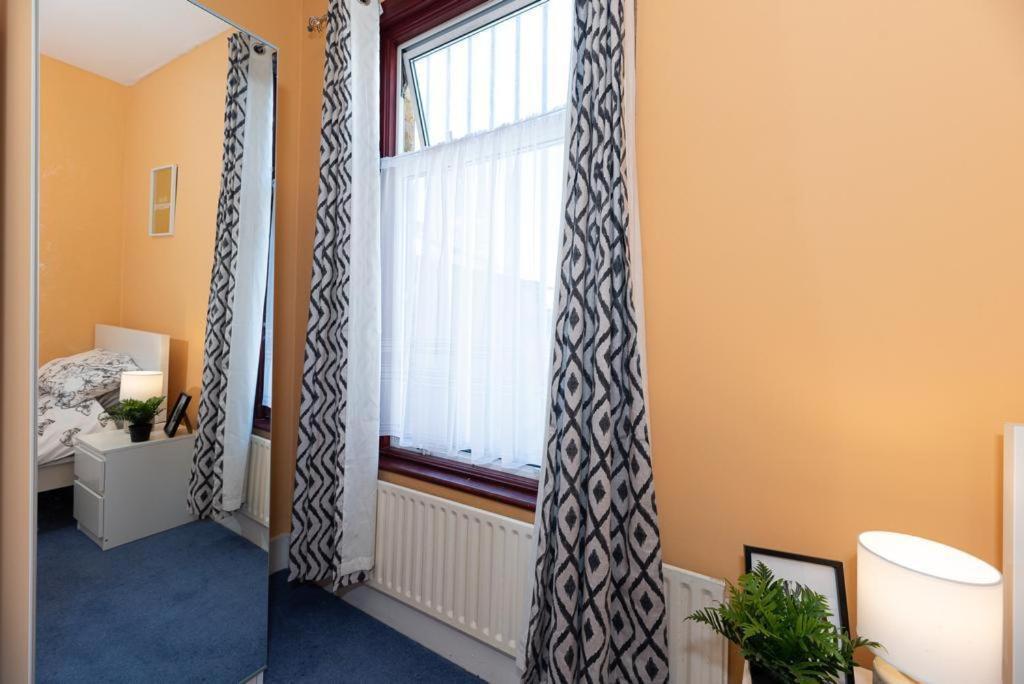 דירות לונדון Barking Road Comfy House מראה חיצוני תמונה